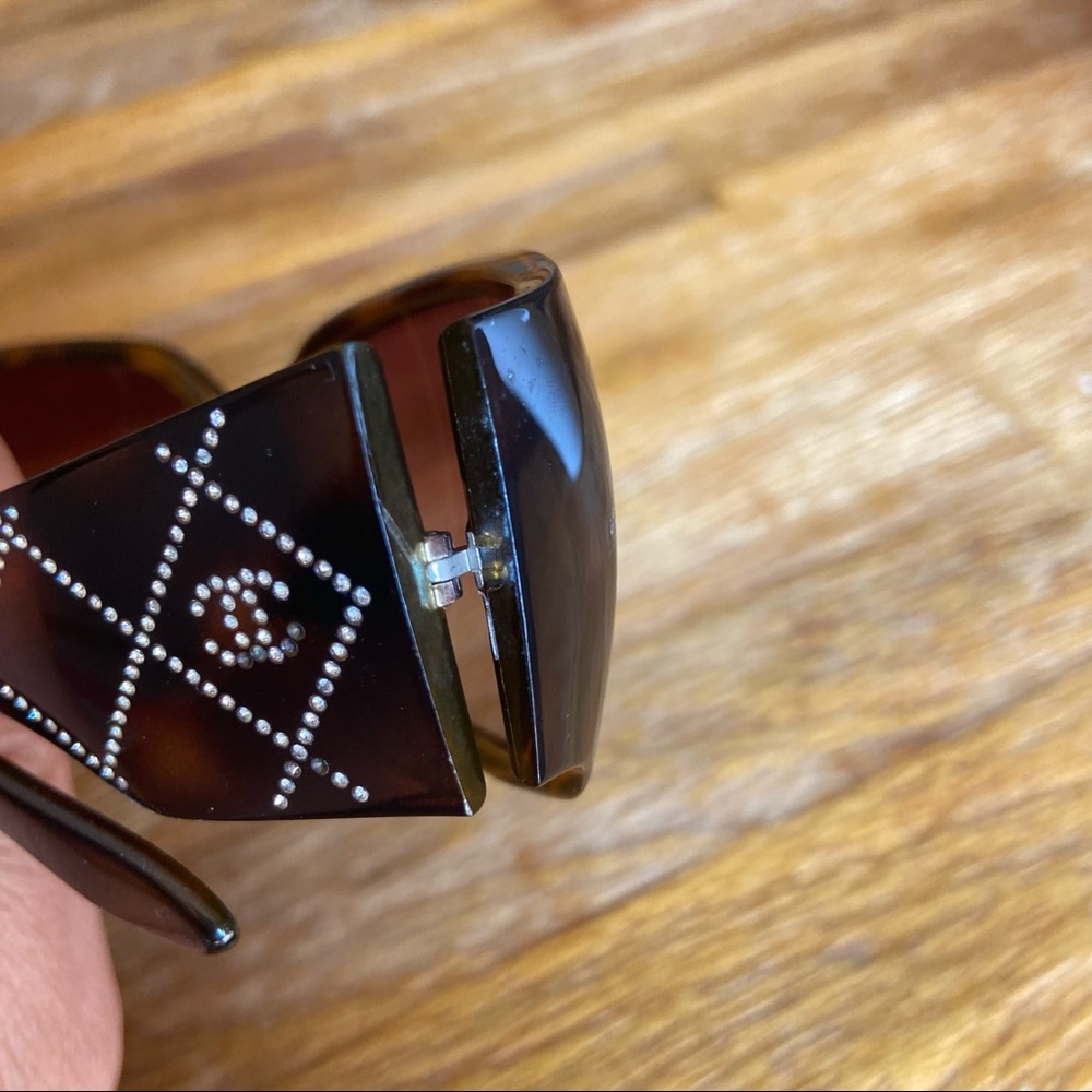 Chanel oversized sunglasses w/ Swarovski crystals - Picture 14 of 16